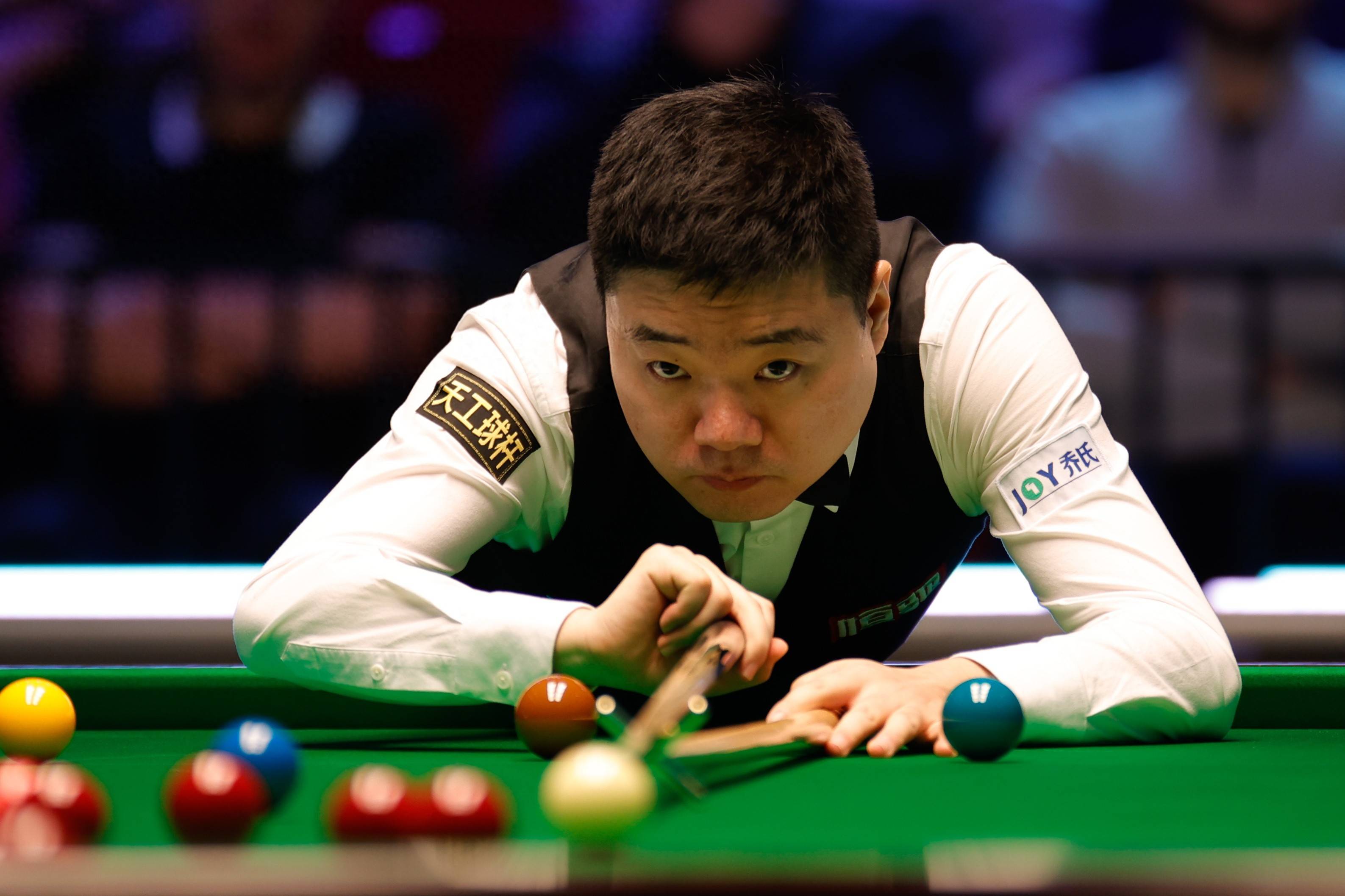 得稍显紧张 得稍显紧张