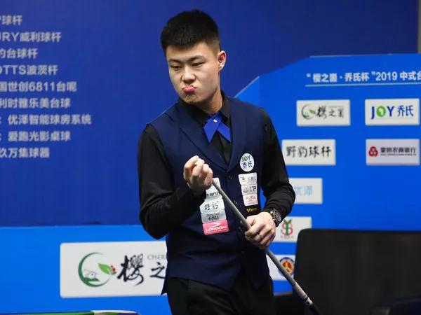 充满风险的 充满风险的